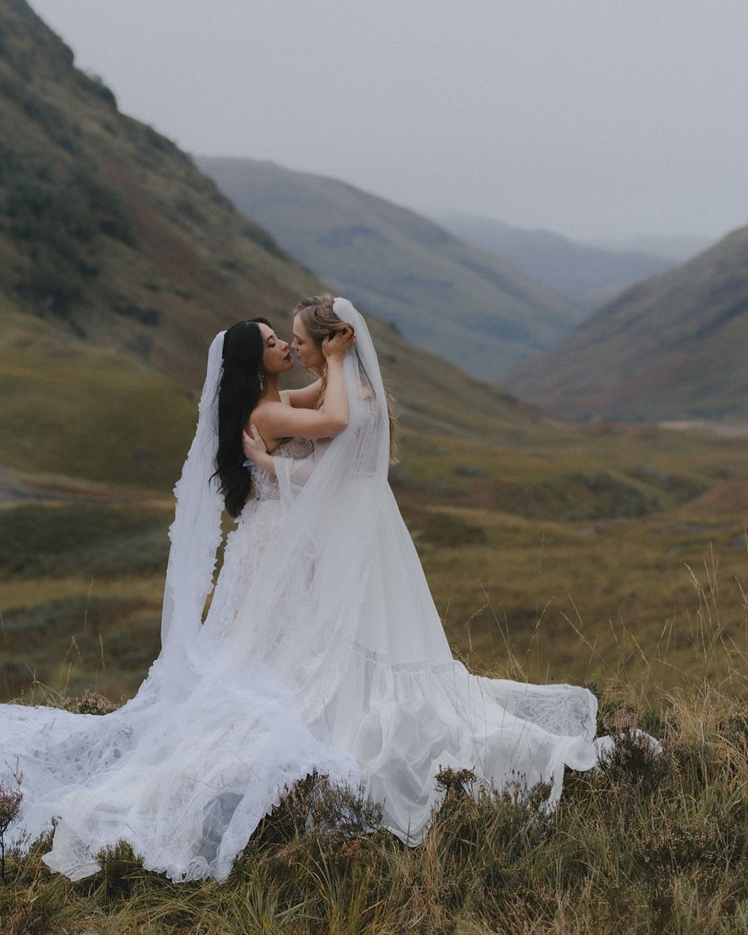 Cause I love you for infinity🤍
Our beautiful boho style wedding dresses in the wonderful Scottish landscape🫶🏻

Photographer: @alex.gelfgren.photo 
Model-couple:  @femmeinlove_ 
Officiant: @fantasybyhelgam 
Workshop: @wilderminds
Wedding dresses: @