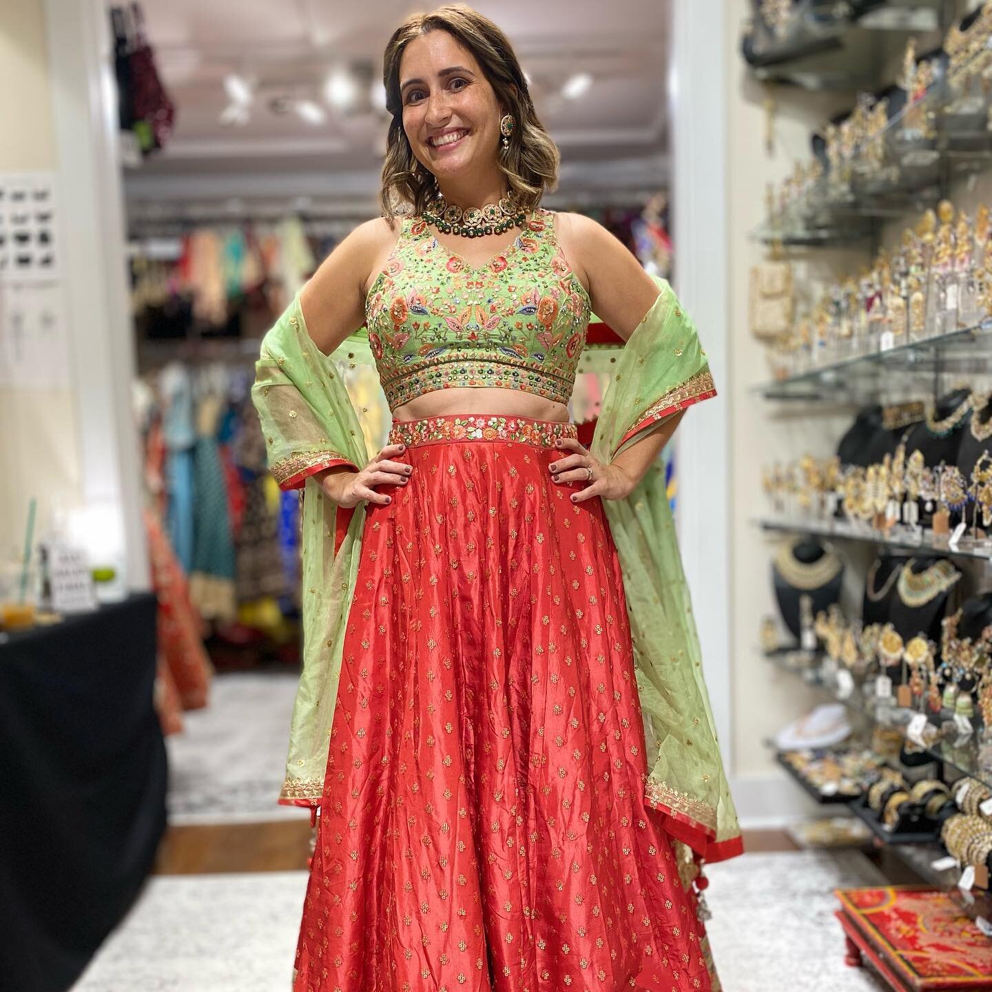 #ad I don&rsquo;t know about you, but I&rsquo;m always terrified to show up in the wrong thing to an Indian event! Probably because I have 😂 This time I wasn&rsquo;t taking any chances and reached out to @designervastra 

They&rsquo;ve become my go 