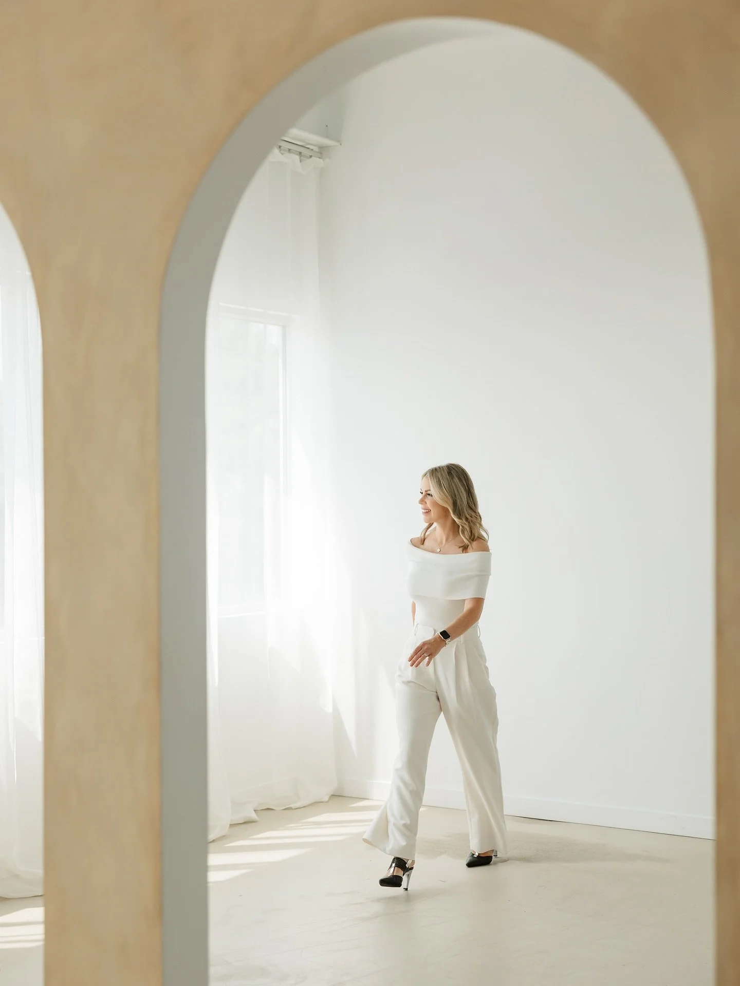 Walking into another year feeling incredibly grateful 🤍
Last year was one of my favourites yet. 

✨Honoured to receive the International Diamond Society Award, and the Canadian President&rsquo;s Circle Award, but even more thankful for the people be