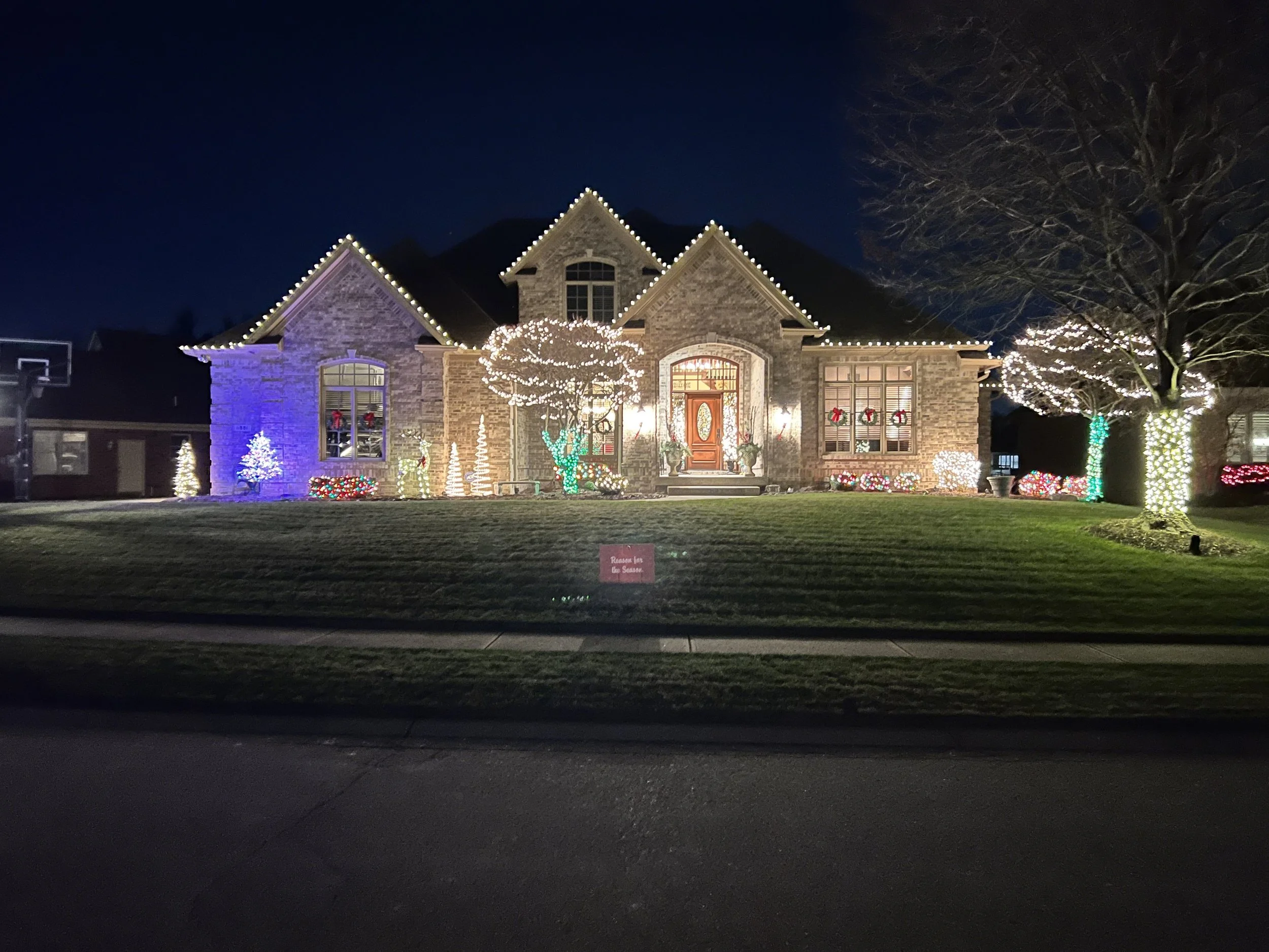 Winners Announced in Annual Holiday Decorating Contest!