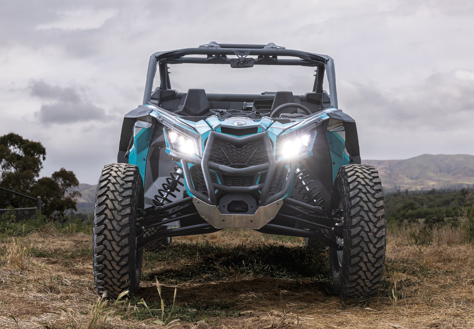 Can-Am_XGT_Giveaway_Front_Bumper_3.jpg