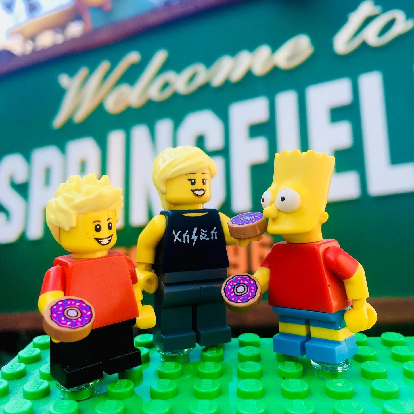 Quick stop in Springfield to get a donut with our fav kid 🍩🍩🍩 
.
.
.
.
#jmelego #lego #legoholic @lego #brickcityterrace #legostagram #legominifigures #legophotography #legoinstgrm #legofriends #bricks #legoworld #minifigures #bricknetwork #legoad