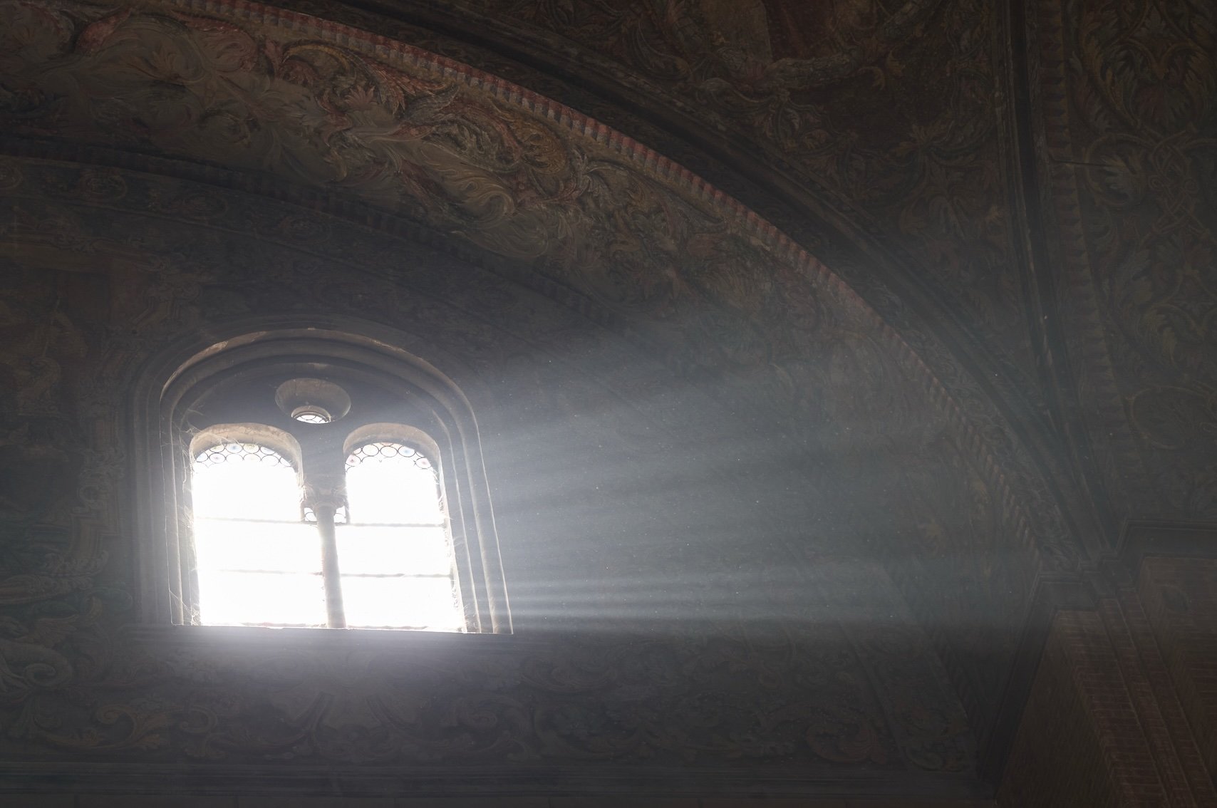Luce da una finestra della Basilica di Sant'Antonio da Padova
Matteo Della Torre Photography
Studio: San Ferdinando di Puglia (BT).