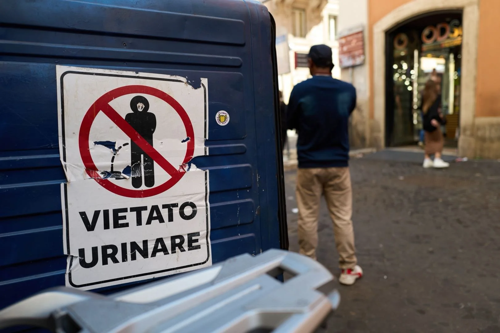 No urinating sign in Rome street.jpeg