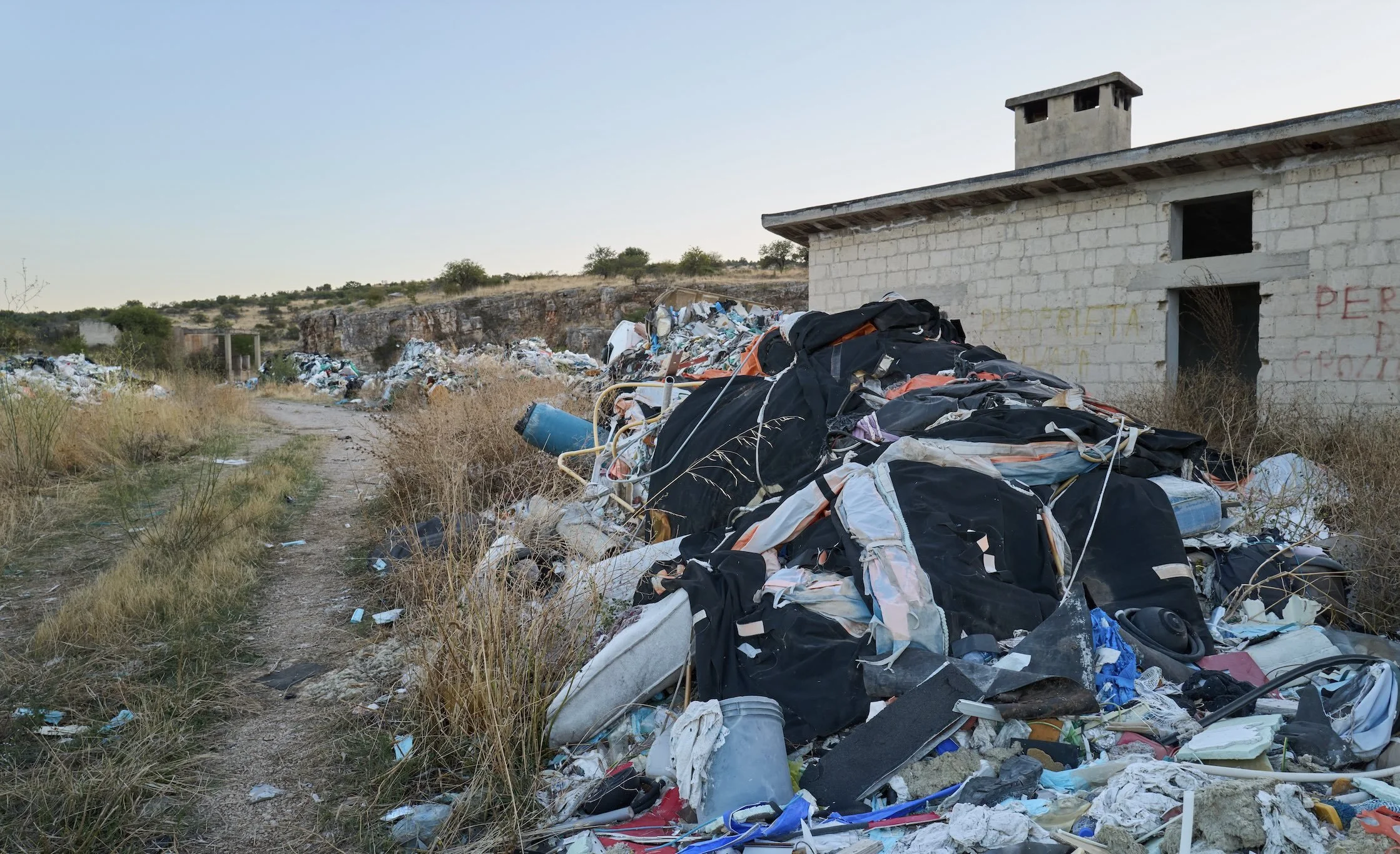 Ecoballe nell'agro di Minervino Murge
Foto: Matteo Della Torre Photography