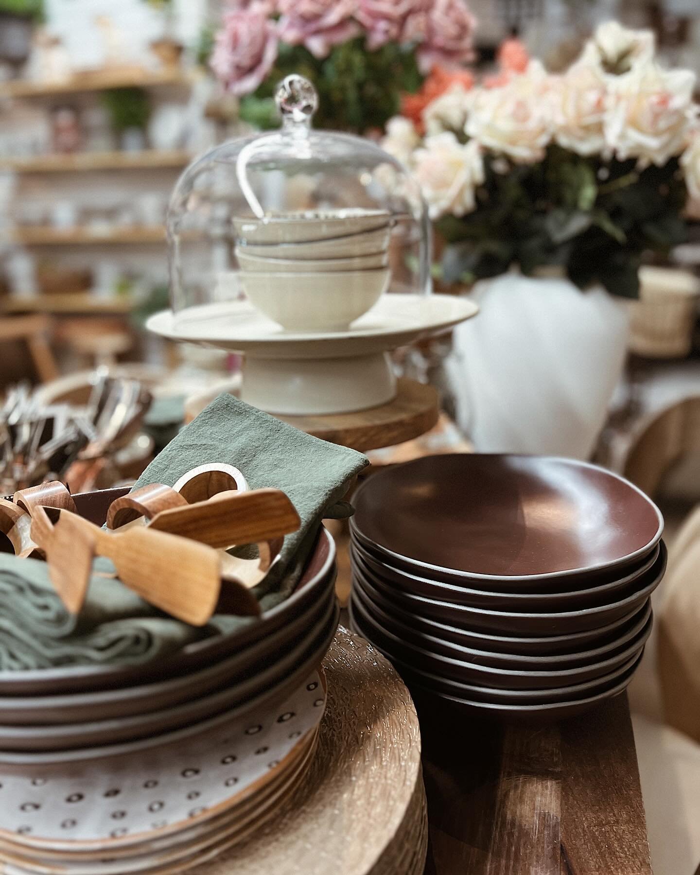 For the love of kitchen 🧀🍞🍷

Serve it up in style with new serveware, tiny details that matter, and lifelike florals that pair well with impromptu gatherings and conversations around the table. 

📍3239 SR 39 Millersburg, OH

#kitchenlove #kitchen