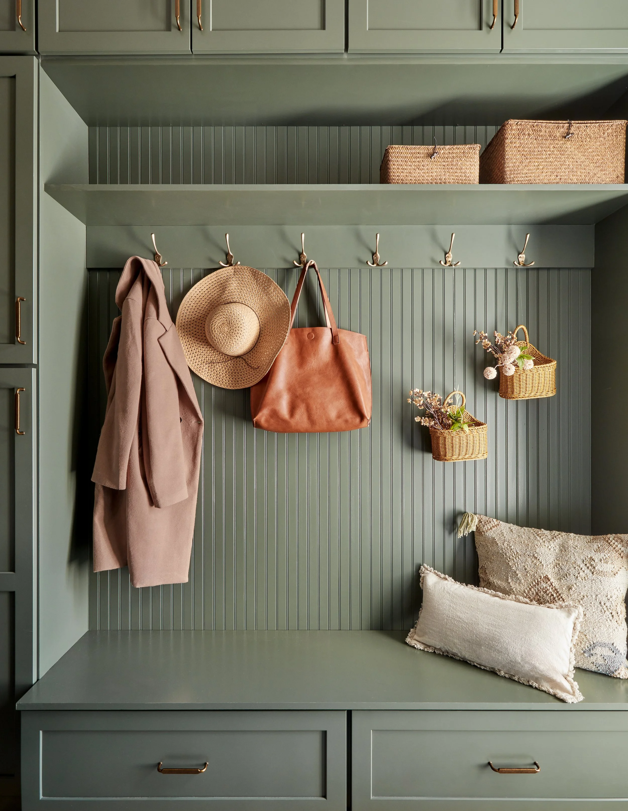entryway, green bold color, storage 