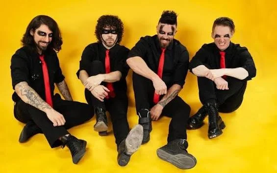 three star punk bar presents the out there - heroine honey- sector 7g 