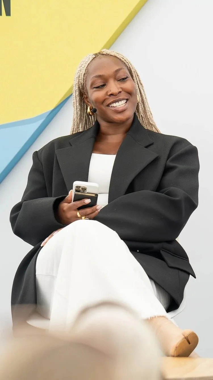 Péjú Oshin portrait