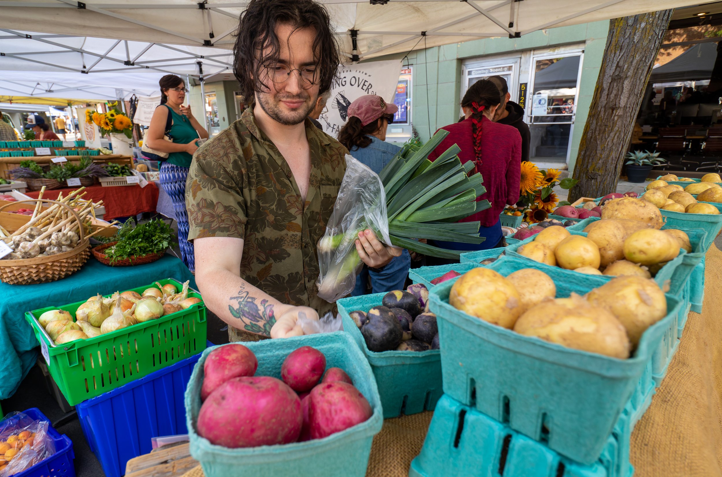 Pecoraro buys produce from Wing Over Farm at the Moscow Farmers Market