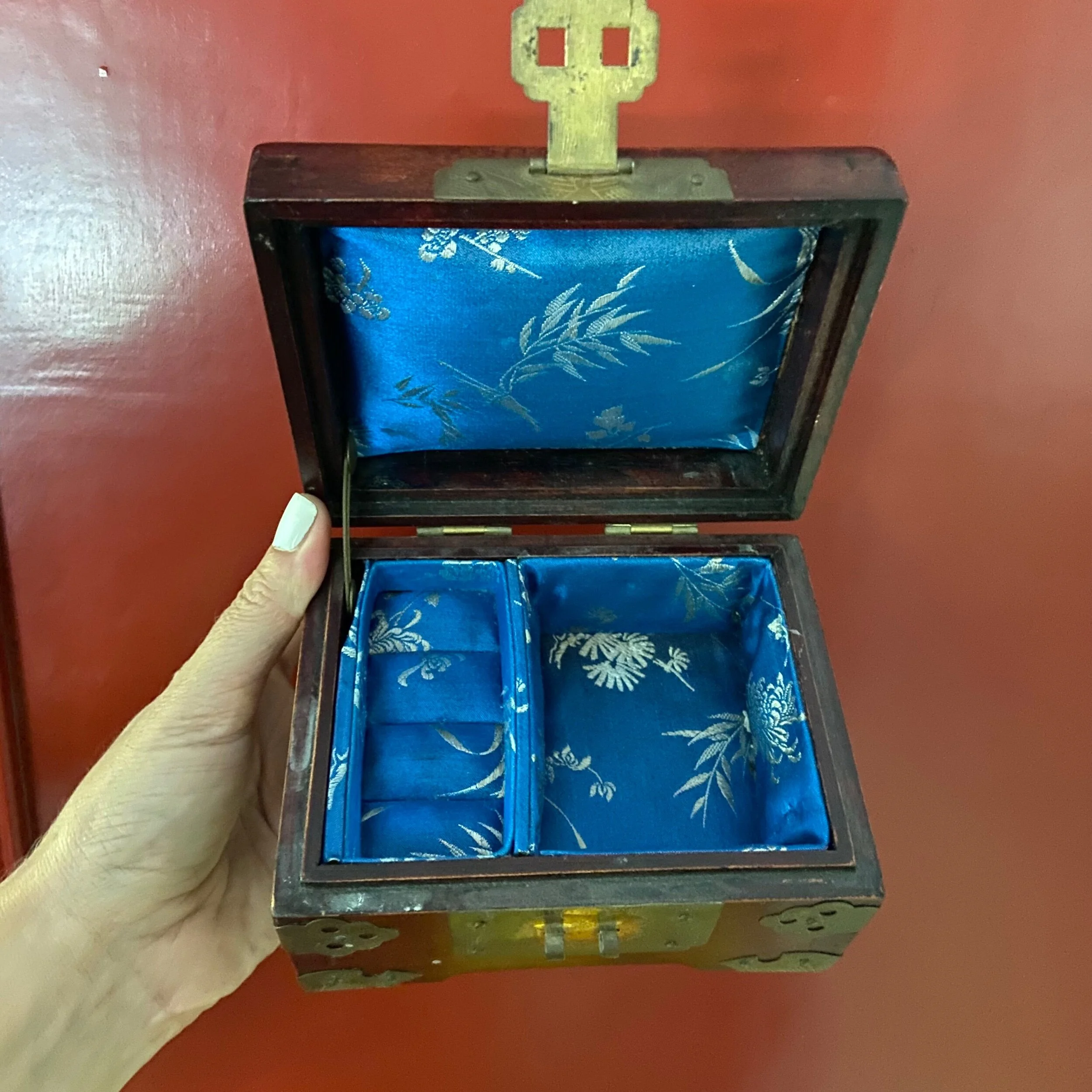 AD98261B-6133-4078-8FE1-D411BE2F4D65