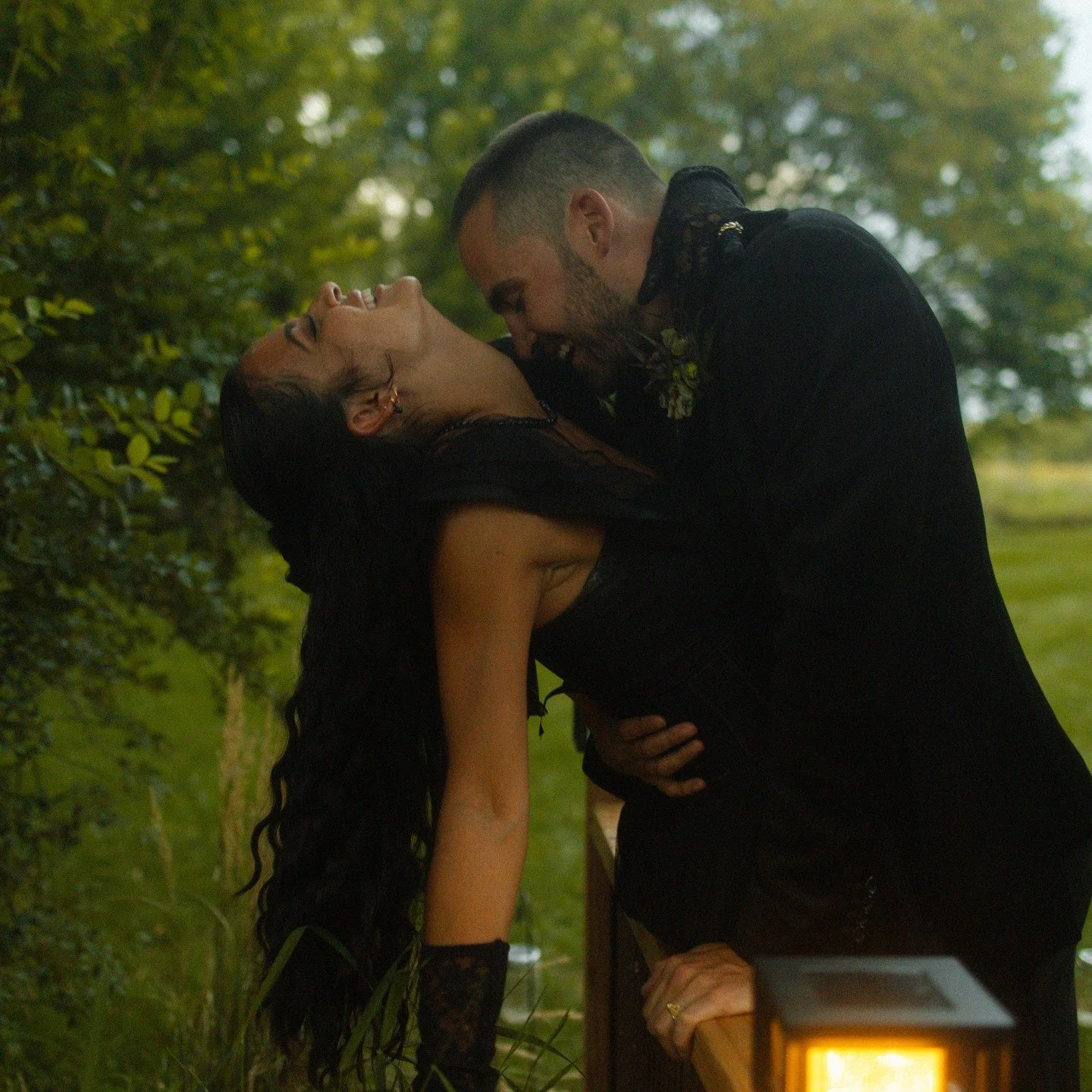 the magical in-between moments - jasmine and aaron made the most of them 🌹
vendor team:
planning + design: @lofi_events
venue: @cupolabarn
floral: @f4dweddings @drewncrew2
dj: @milwaukeeairwaves
photos: @annielouphoto @beautiful_chaosphotography
gl