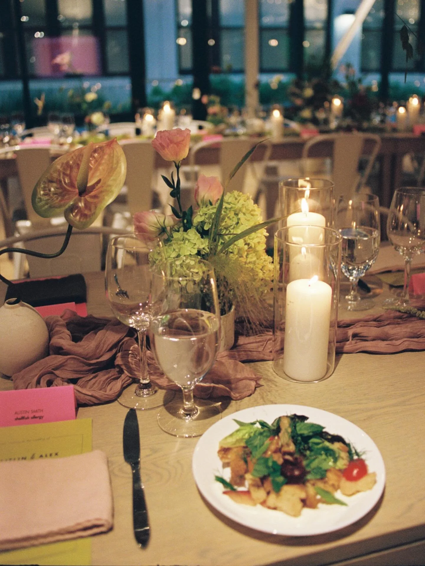 what makes a wedding feel like a home-hosted dinner party? there&rsquo;s no set &lsquo;formula&rsquo;, but plentiful candlelight, a carefully considered guest list, and a menu that feels elevated but familiar can&rsquo;t hurt. add in some gorgeous fl