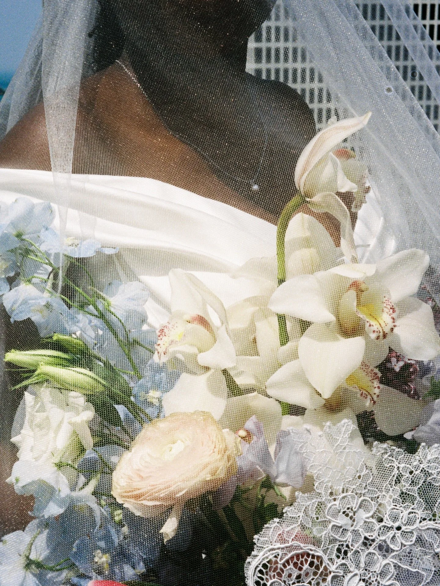 florals for spring? so awesome imo

planning and design: @lofi_events 
photos: @georgiagrace.weddings
florals: @dusklilyfloral 
draping: @easybreezybashco 
venue: @gibsonsitalia 

#chicagoweddingplanner #weddinginspo #weddingphotography #antibride #c
