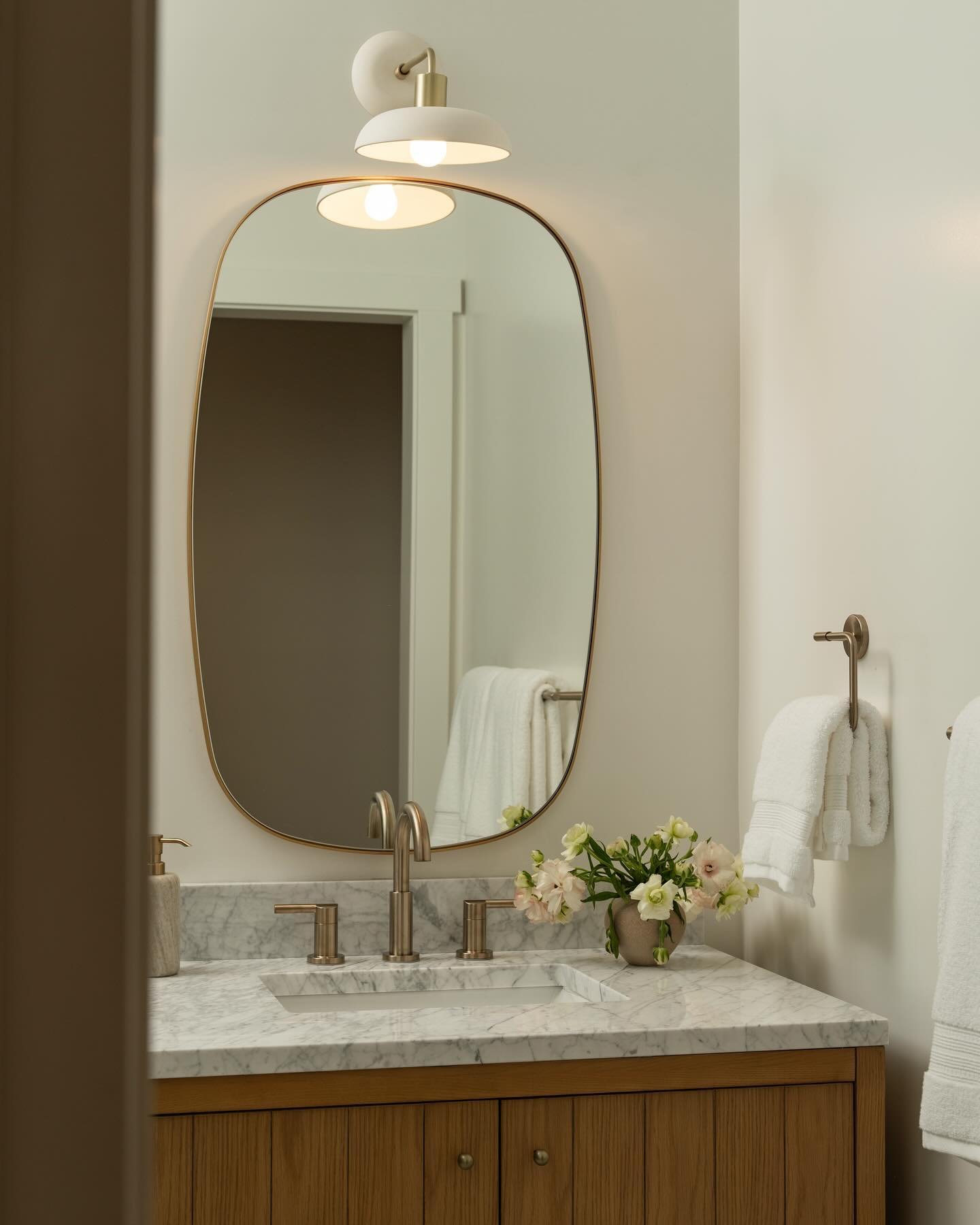 simple elegance meets timeless design ✨

Loving this white oak vanity paired with soft ceramic lighting for a serene, inviting space.  #theinnatanatega