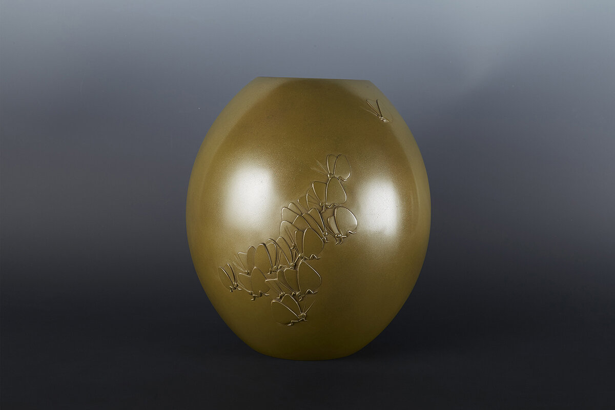 Tsuda Shinobu Bronze Vase with Stylized Butterfly Motif — KAGEDO ...