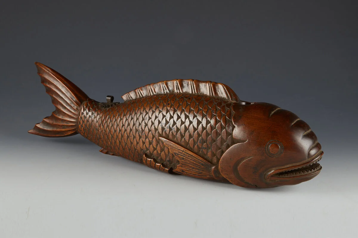 ムラバヤシケンジ wood carving art「ハンギングフィッシュ」 Japanese Wood Ranma (transom) Carved With Koi Fish – Kuraya