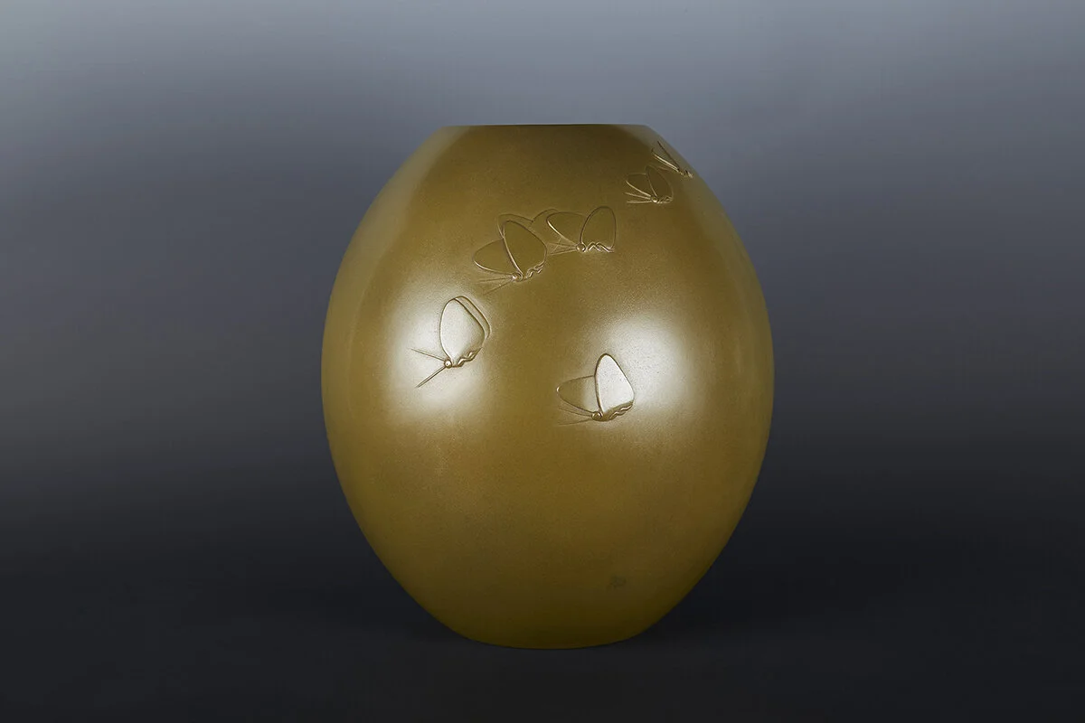 Tsuda Shinobu Bronze Vase with Stylized Butterfly Motif — KAGEDO ...