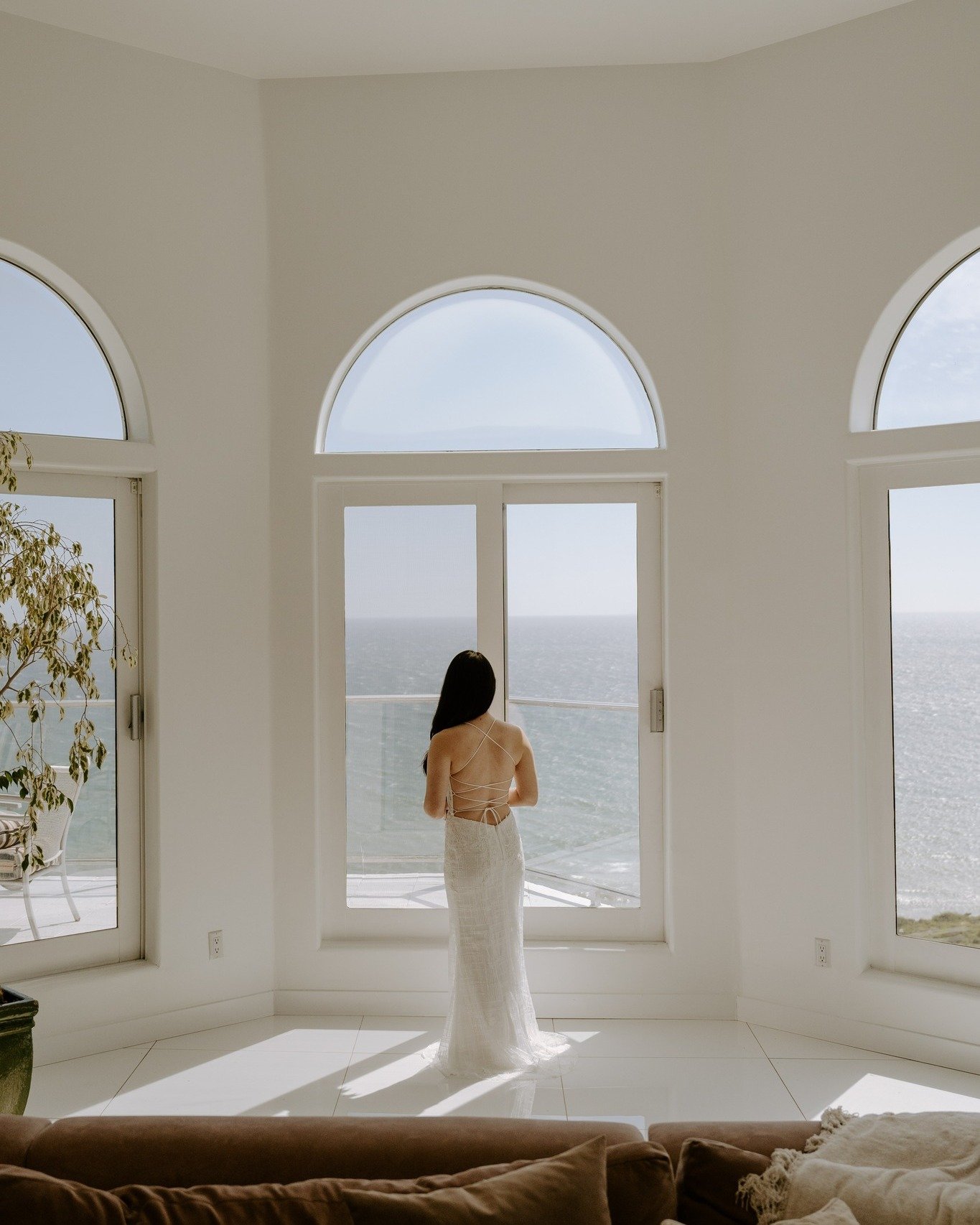 getting ready moments are some of my favorite things to photograph. those moments as the day&rsquo;s just getting started - sometimes slow, sometimes a little frenzied, sometimes exciting, sometimes nerve-wracking, sometimes a mix of all the emotions
