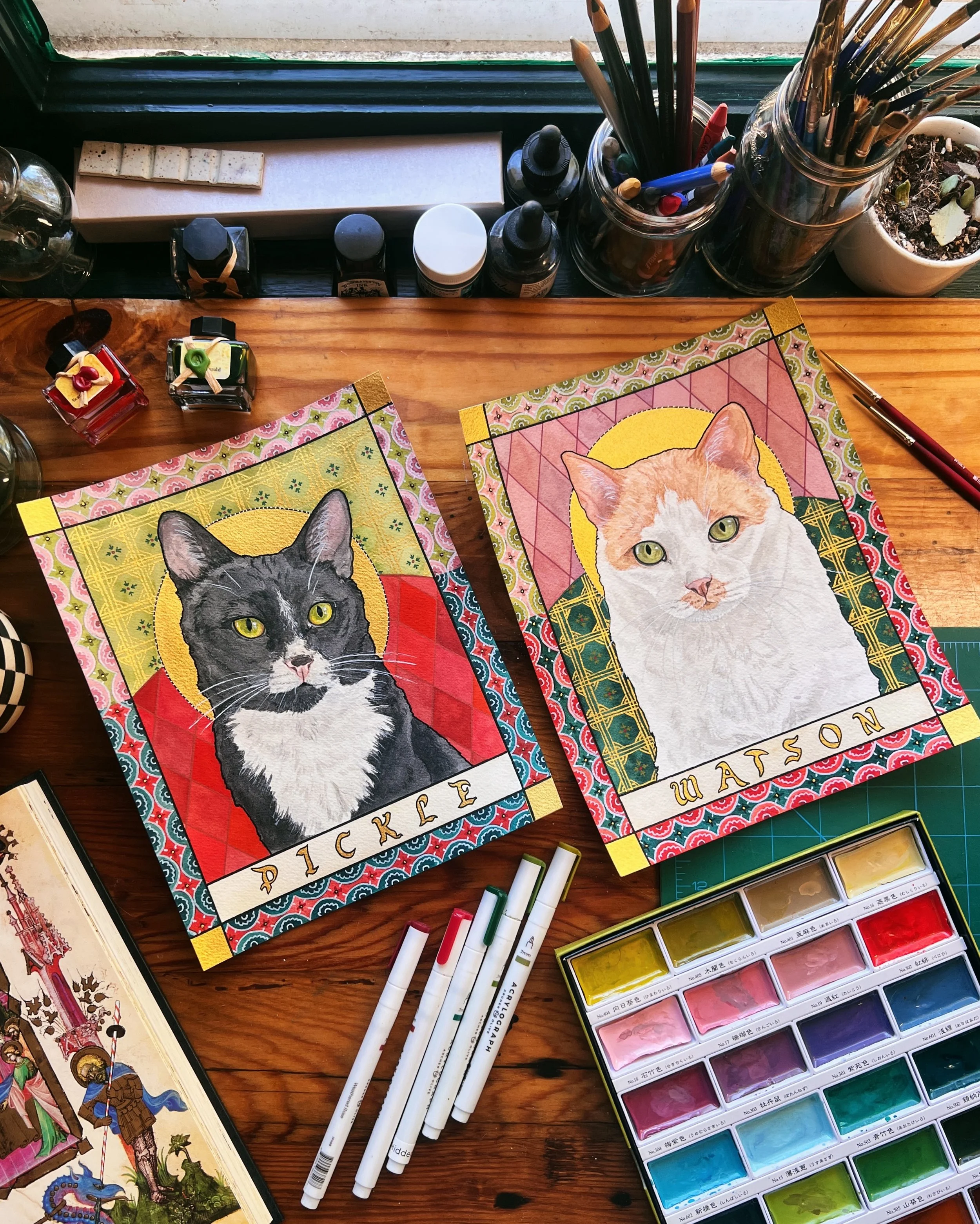 A moment for Watson and Pickle. 🐈🐈&zwj;⬛

These are two of my favorite medieval portraits I&rsquo;ve ever done! Inspired by illuminated manuscripts, I used watercolors and @archerandolive acrylograph pens to bring these fur babies to life. 

#medie