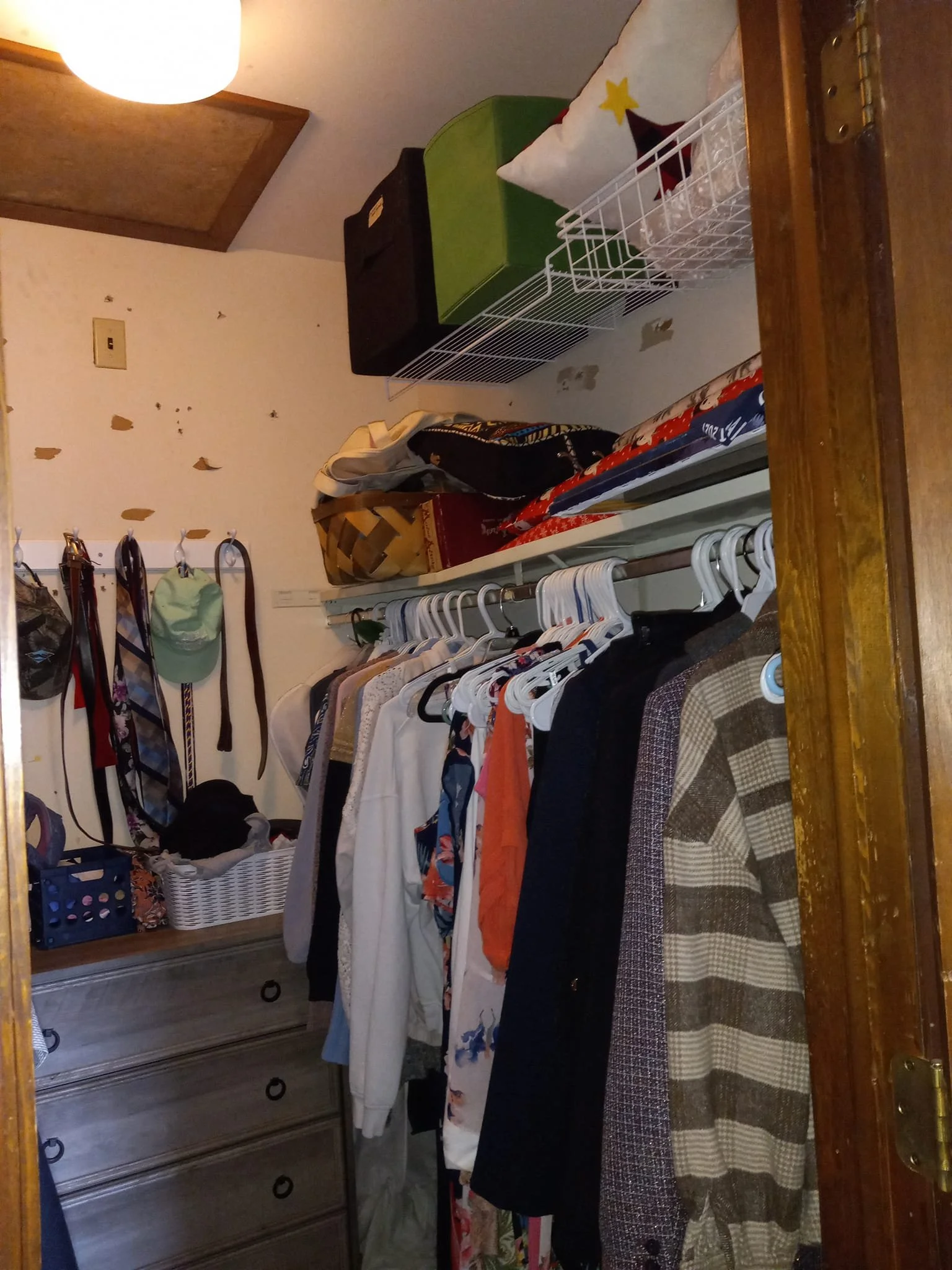 janelle closet 2.jpg