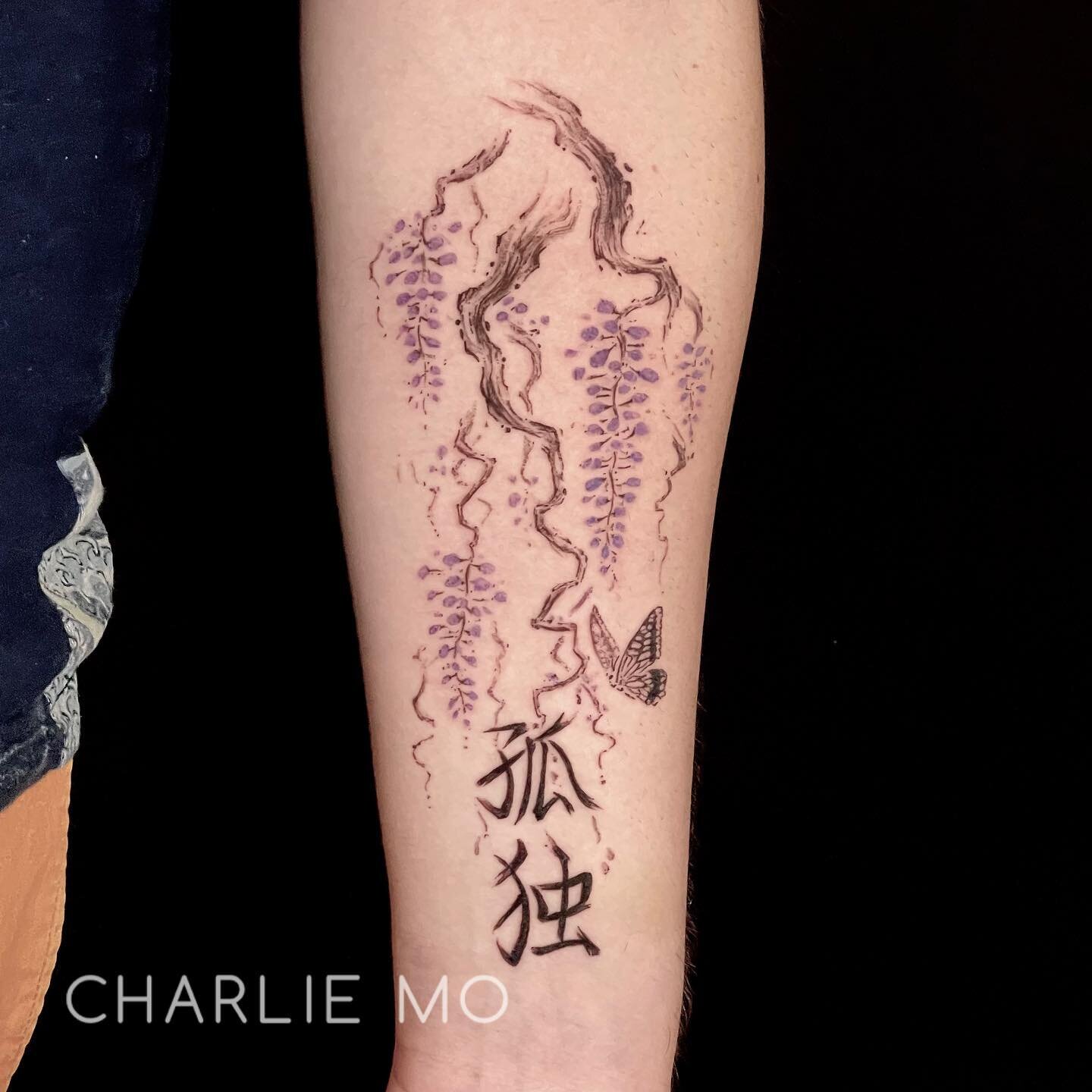 Thank you David for trusting me with a matching half of your other piece! 

#wisteriatattoo #flowertattoo #asiantattoo #japanesetattoo #paintingtattoo #asiantattoo #japanesetattoo #illustration