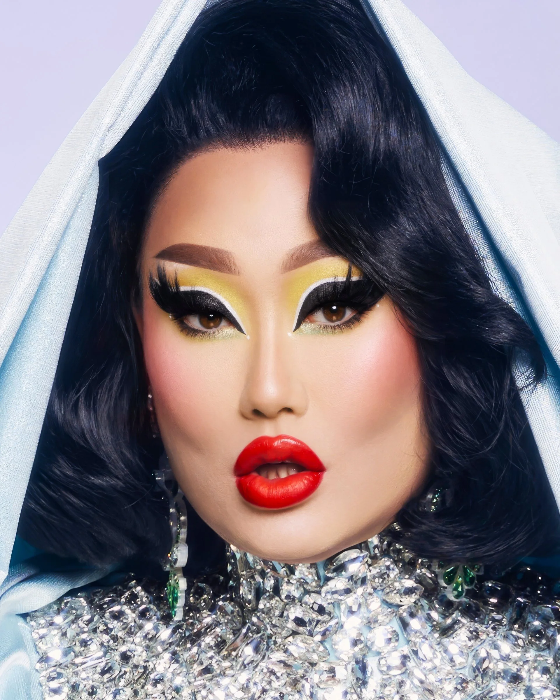 08-kim-chi-chic-5-alt-close-up.jpg