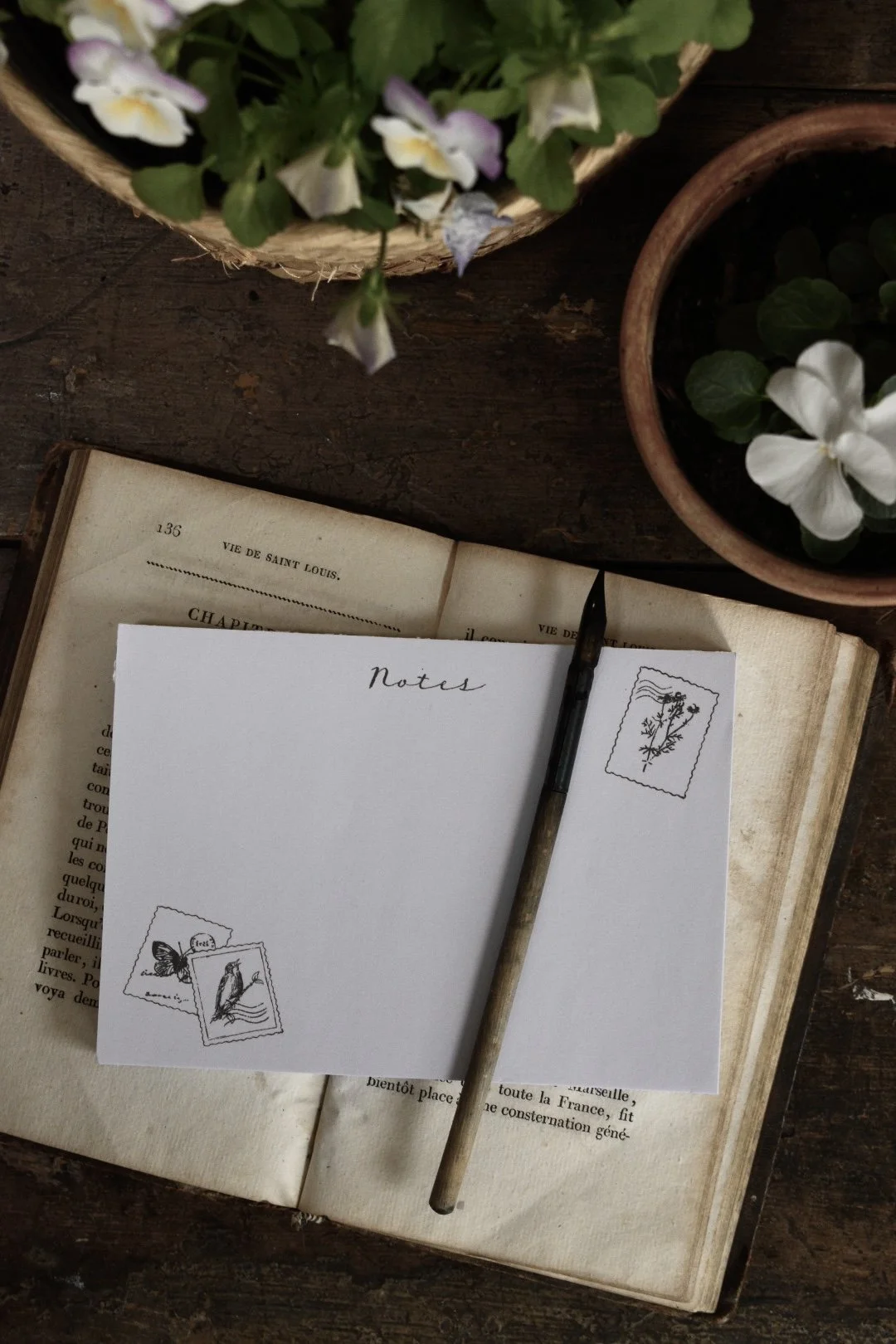 vintage+illustrated+white+desk+notepad.jpg