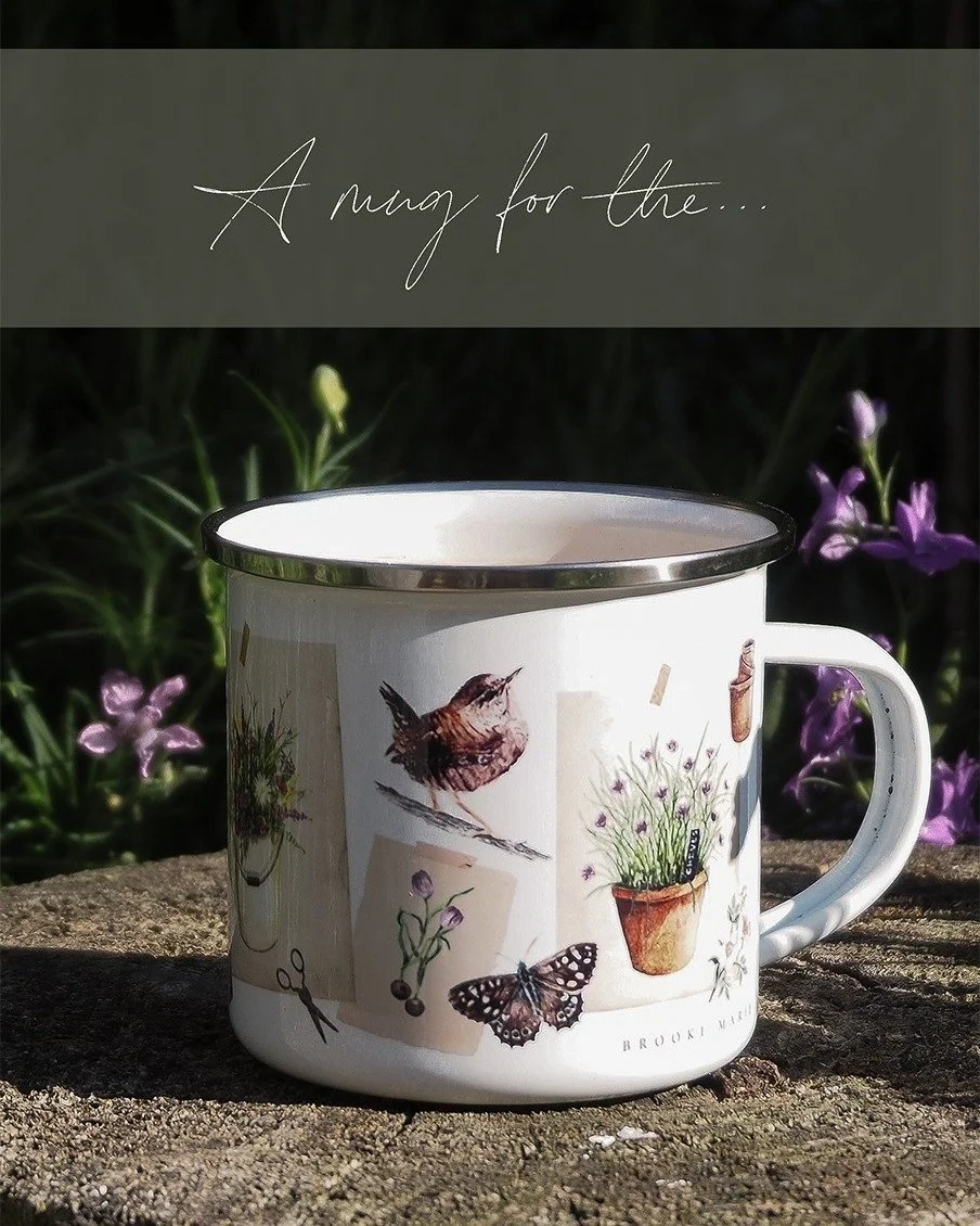 The Garden Mug that did so well at Driffield Show is finally available on my website.  You'll find it on the Homeware page. It's for all the good and the bad (me) Gardeners out there.

Happy Thursday!