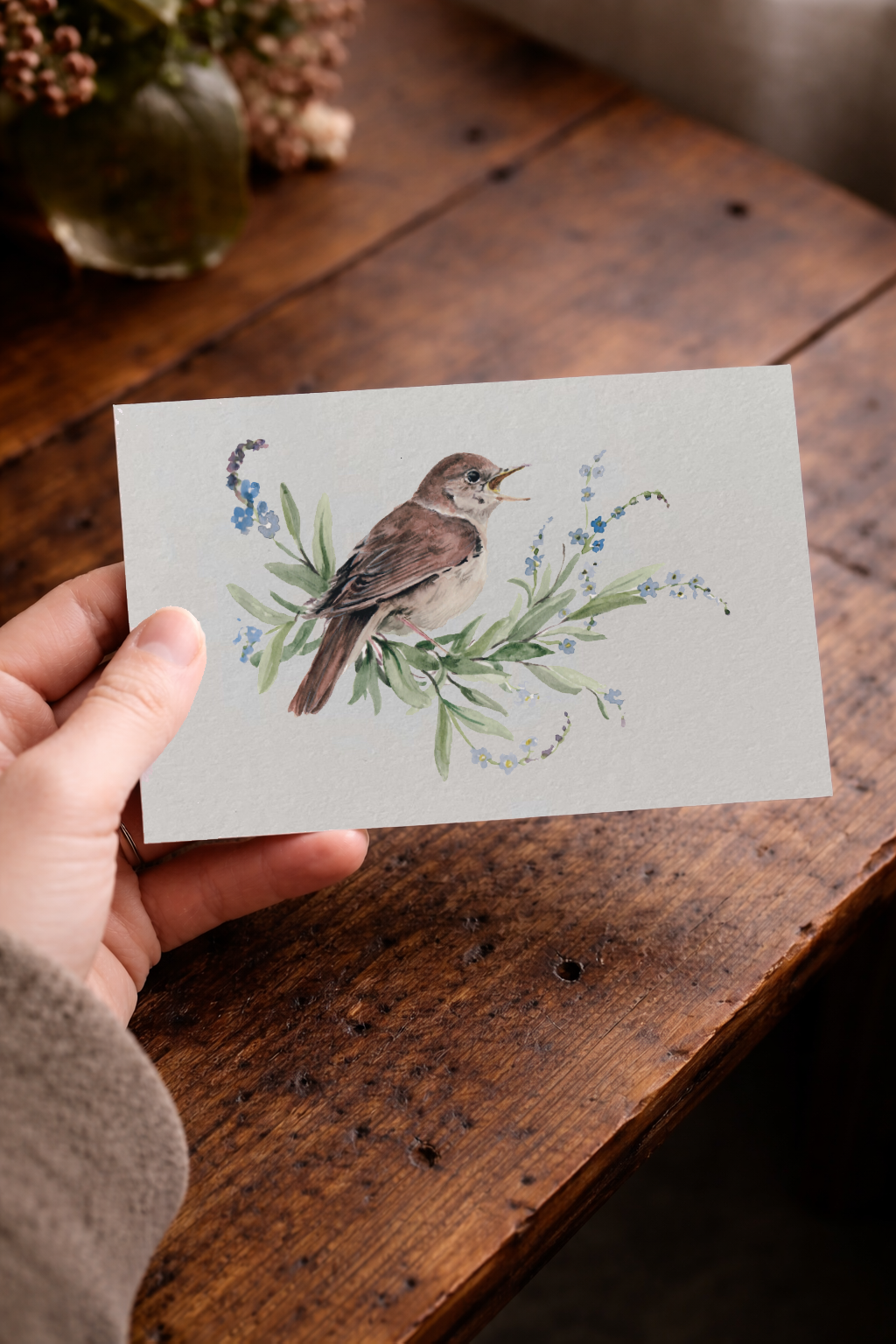 BM70 NIGHTINGALE IN HAND.png