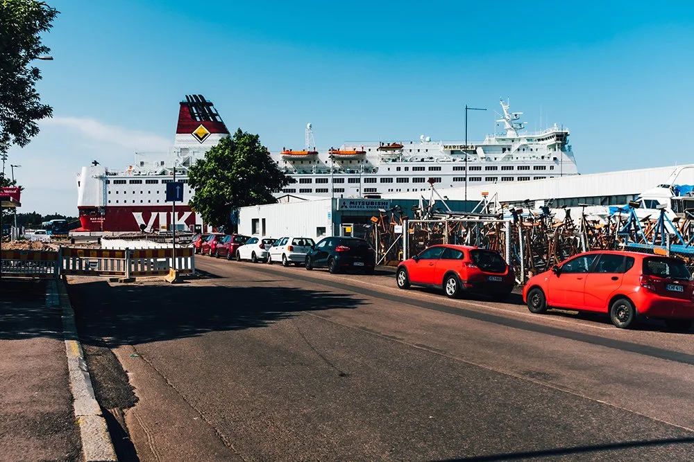 Valokuvia Helsingistä. Viking line hernesaaren satamassa