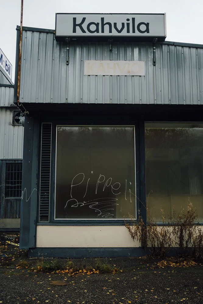 Tyhjä Bensa-asema Orivedellä. Valokuvia Oriveden asemalta