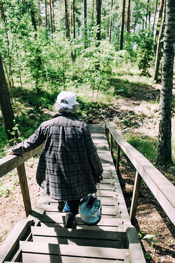 Nainen Vehoniemeltä. Valokuvia Kangasalalta.