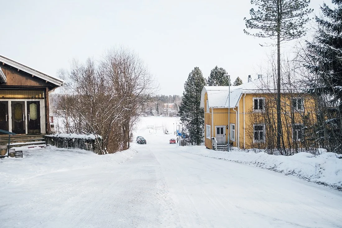 Valokuvia Keuruulta. Tie rantaan.
