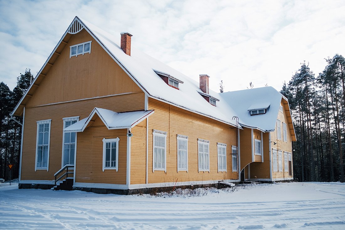 Haapamäen vanha yhteiskoulu. Valokuvia Keuruulta