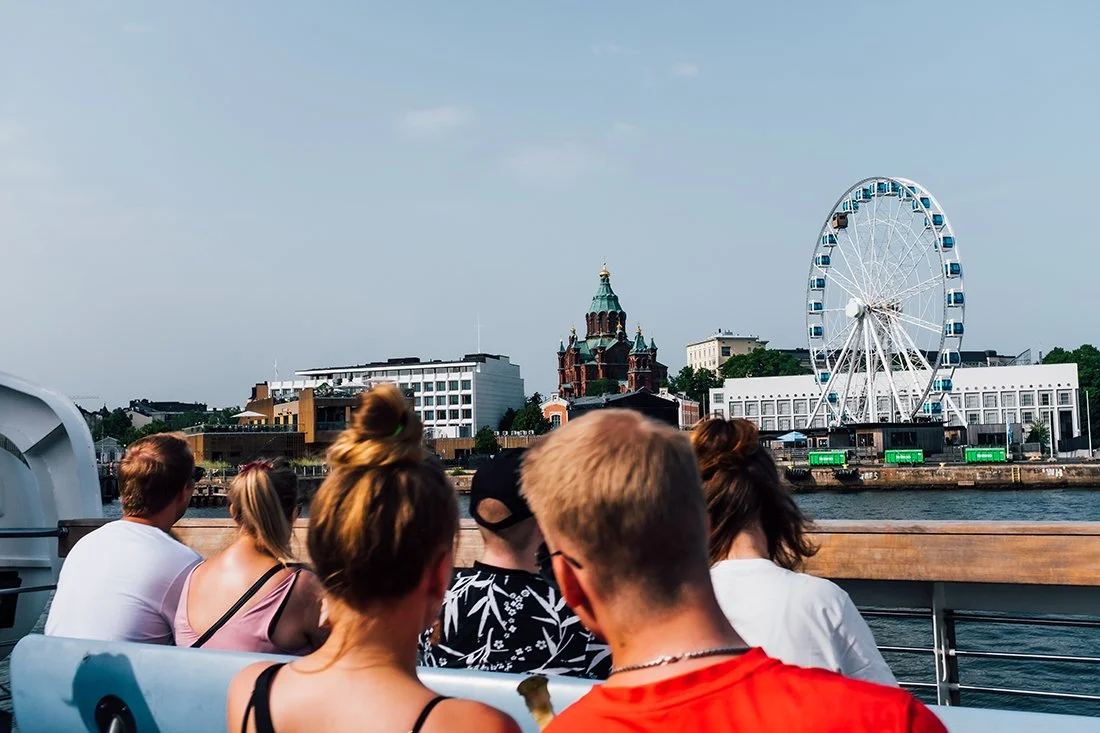 Turisteja Helsingissä. Valokuvia Helsingistä.