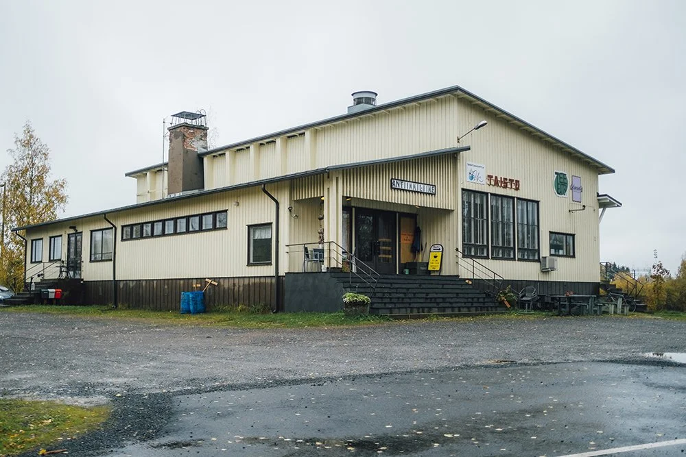 Valokuvia Orivedeltä. Taisto Oriveden asemalla