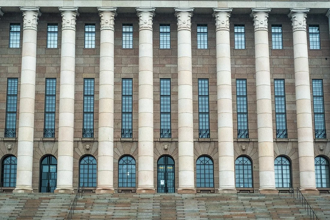 Valokuvia Eduskuntatalosta. Kuvia Helsingistä