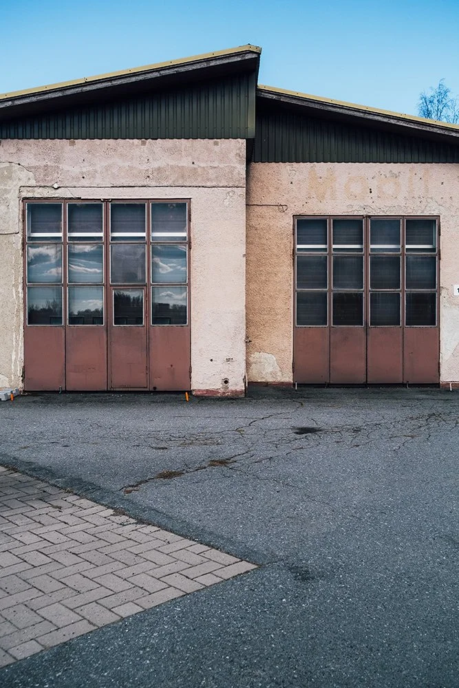 Hylätty bensa-asema Sahalahdella. Valokuvia Sahalahdelta