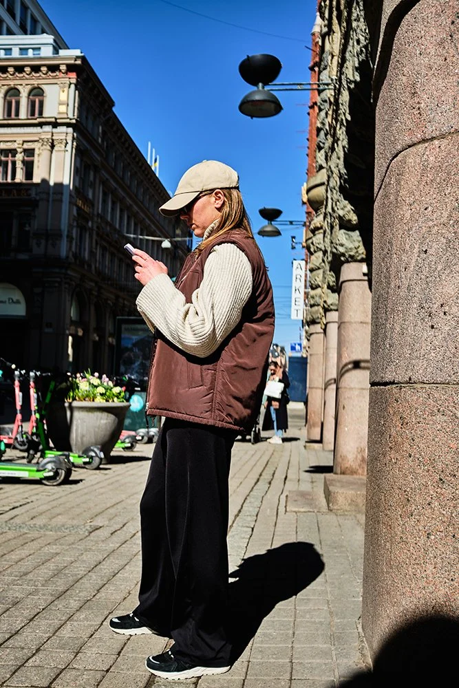 Nainen Helsingissä. Valokuvia Helsingistä