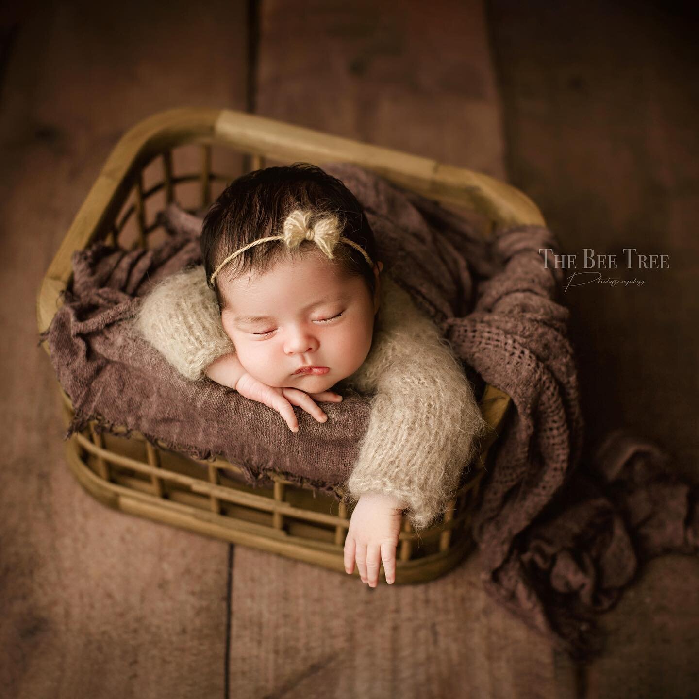 The beautiful Iylah, I absolutely adore her name!!! Props by @luneberry_designs knit by @adaphotoprops baby by @g.tapiia 
#fairfieldnewbornphotographer #vacavillenewbornphotographer #bayareanewbornphotographer #sanfrancisconewbornphotographer #bayare