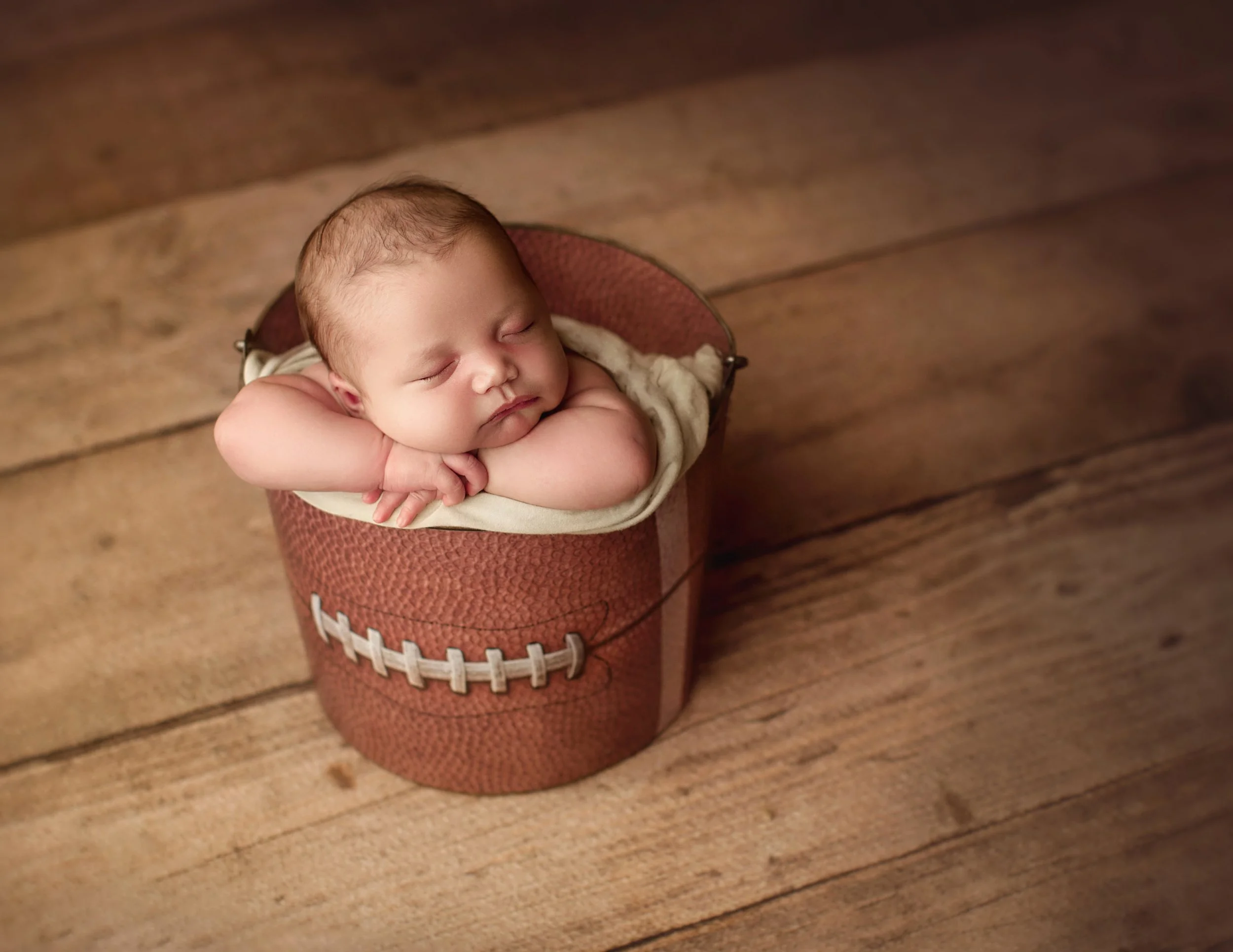 Best San Francisco Bay Area Newborn Photographer takes pictures of newborn baby in provided props. 
