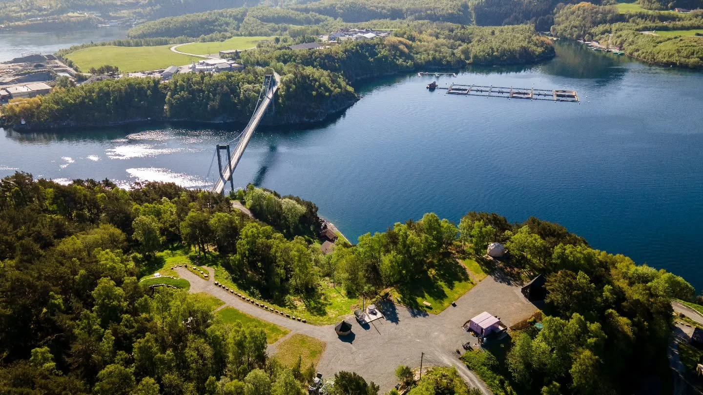 Godt nytt&aring;r! 🎉🥂🍾

Det avsluttende &aring;ret 2025 har v&aelig;rt sv&aelig;rt viktig for NorGlamp, og her er noen av h&oslash;ydepunktene:

🏕 Vi &aring;pnet 2 nye enheter: Diamanten og Kokongen, som raskt ble kjempe popul&aelig;re blant v&ar