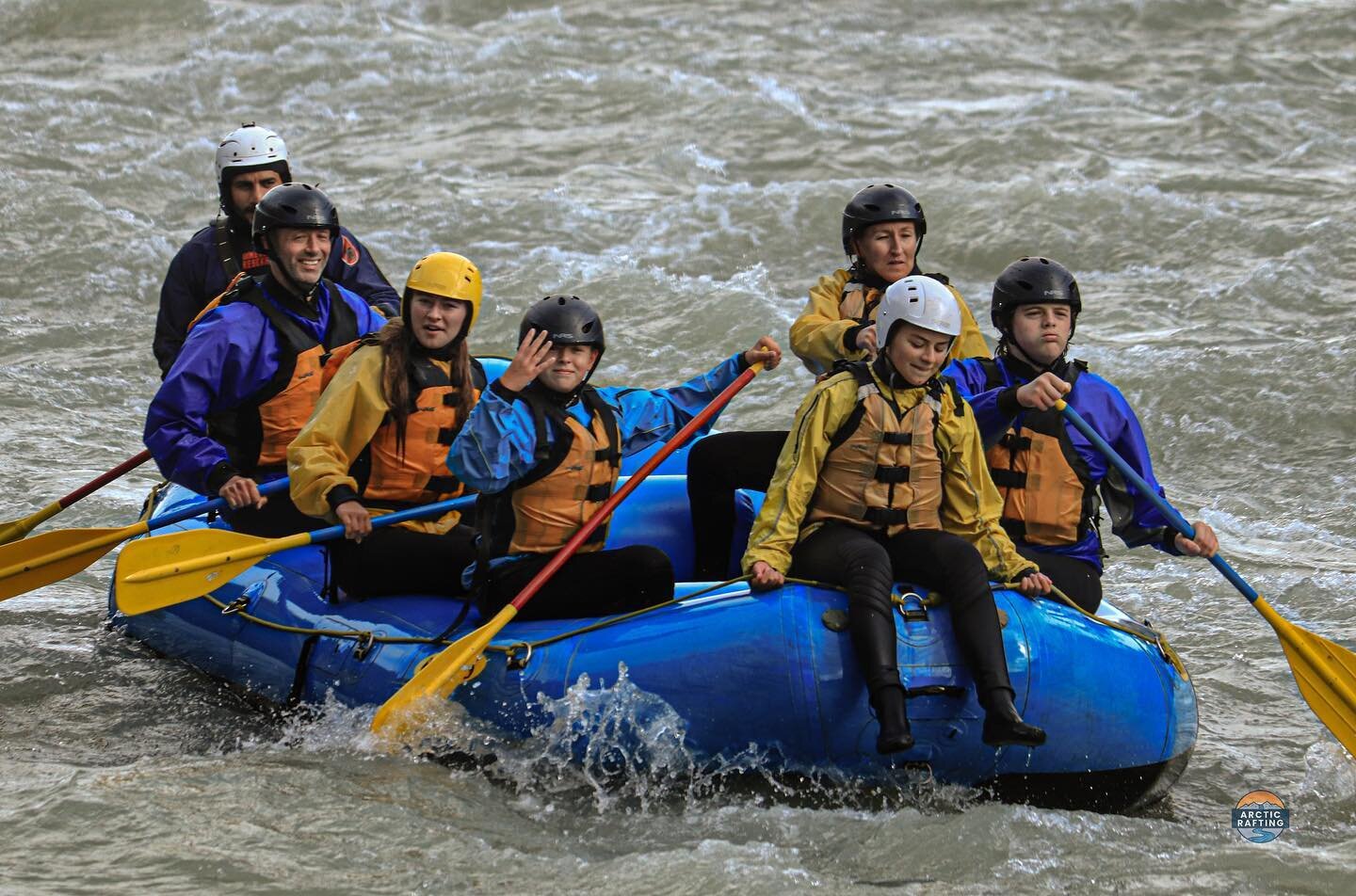 Summer is here and it&rsquo;s time for new adventures! Book a trip with us and experience the beauty of Hvit&aacute; river that can only be seen by boat!

#arcticraftingiceland #iceland #rafting #whitewaterrafting #adventure #goldencircle #geysir #gu