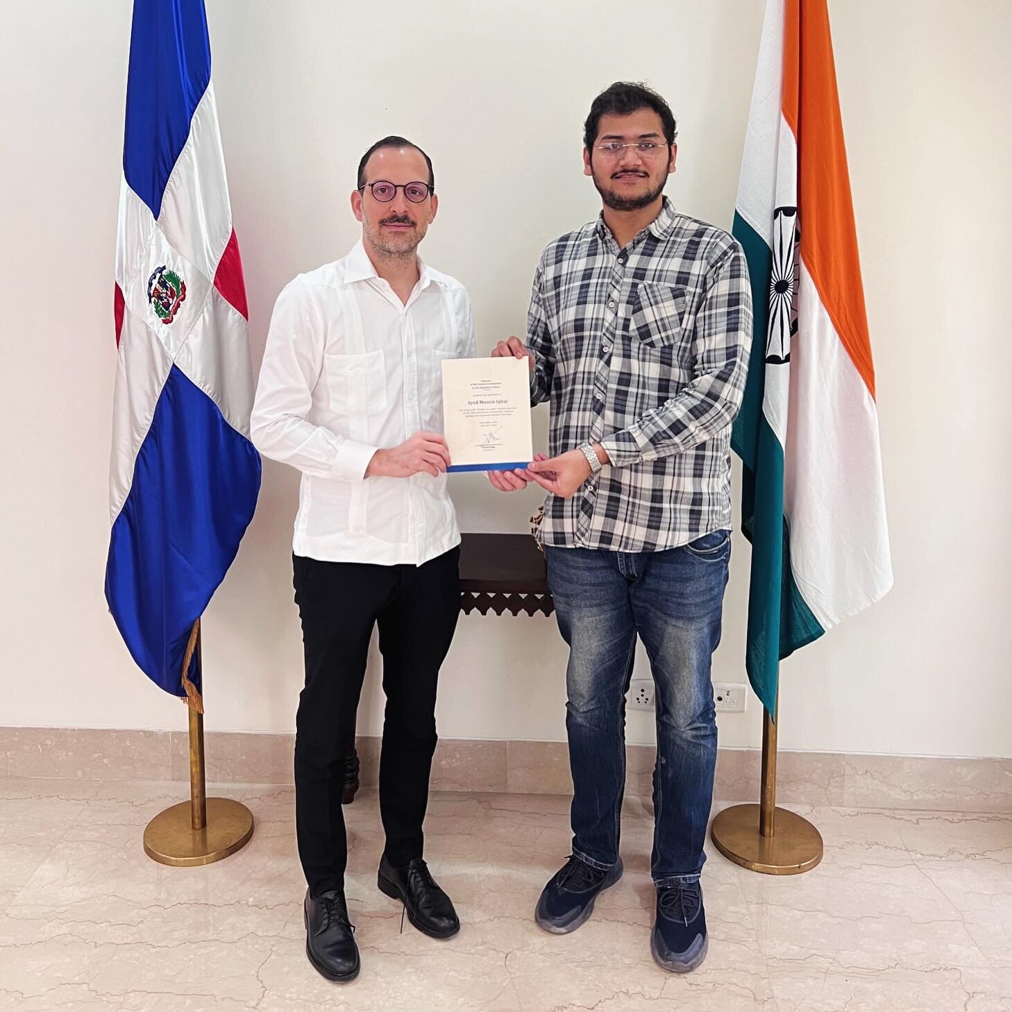 It was a pleasure for Ambassador David Puig to receive today the visit of Syed Momin Iqbal, winner of the Design our Logo contest, jointly organized by our mission and @indiaindominicanrepublic for the design of a logo for the 25th anniversary of dip