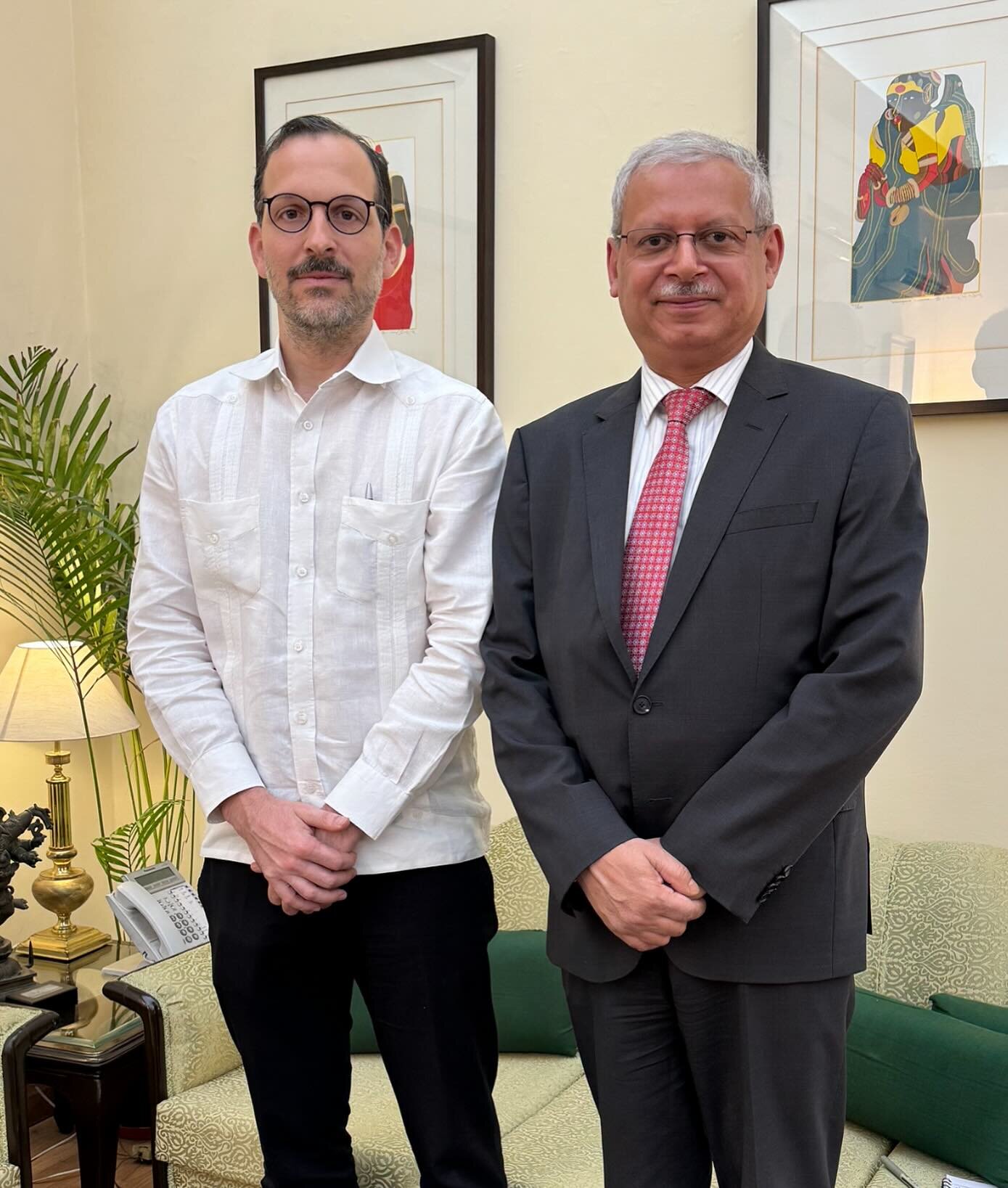 Ambassador David Puig paid a courtesy visit to the new Secretary East, H.E. Jaideep Mazumdar, at the Ministry of Foreign Affairs. The meeting was the occasion to review the wide variety of engagements of the bilateral relation between India and The D