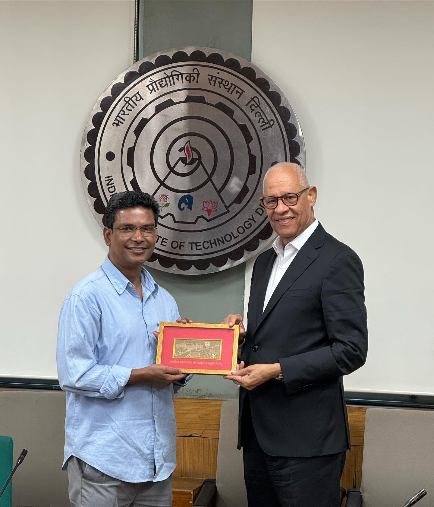 Vice Minister of the @presidenciard Jos&eacute; Ram&oacute;n Holguin Brito started his agenda in New Delhi with a visit to Indian Institute of Technology New Delhi where he held conversations on academic exchange initiatives and visited the IIT Delhi