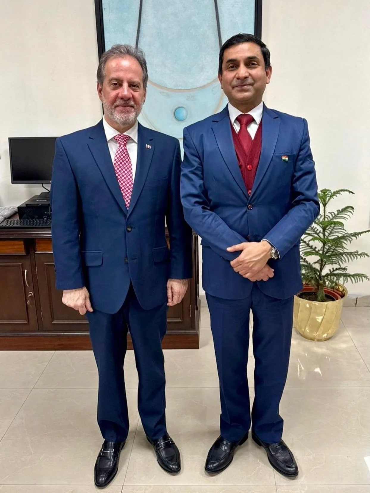 H.E. Francisco Compr&eacute;s H. recently held a meeting with Mr. Rajesh Vaishnaw, Additional Secretary of the Central America Division of the Ministry of External Affairs of India (MEA), during which the main items on the bilateral agenda were revie