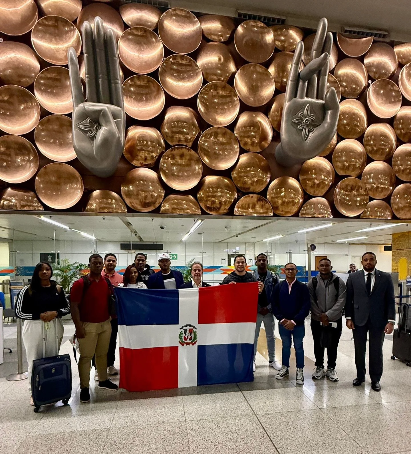 H.E. Francisco Compr&eacute;s H., Ambassador of the Dominican Republic to India, welcomed the delegation of 10 Police officers from the Dominican Republic, who arrived in India to participate in a specialized course on Artificial Intelligence at C-DA