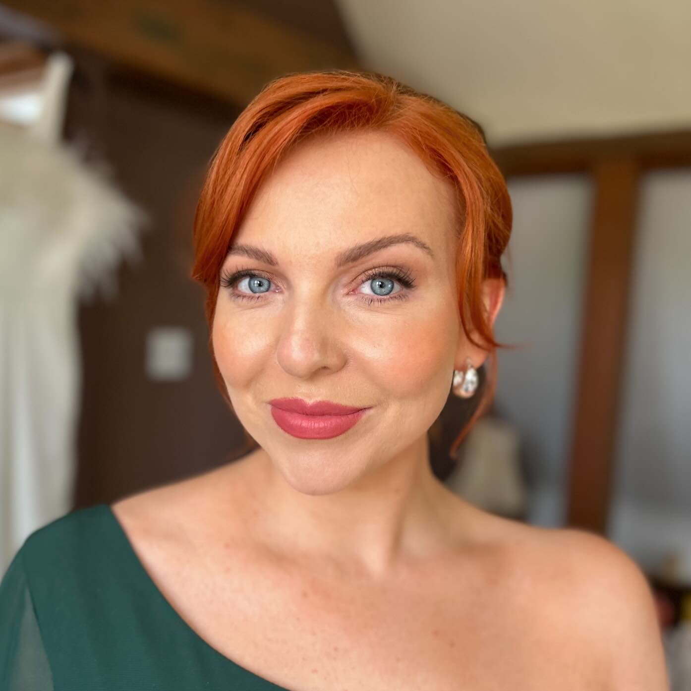 I am literally pinching myself today that I got to hang out with one of my most favs @occasionhairbymegan and paint the faces of some truly gorgeous (inside and out!) bridesmaids. 

I mean if Carlsberg made bridesmaids then the beautiful  @reastham w